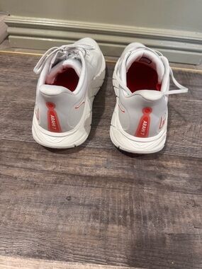 Hoka White and Coral Arahi 1 Sneakers
